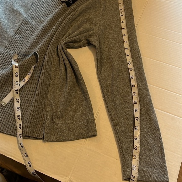 Rafaella-XL-gray-long sleeve sweater with faux leather trim, rib detailing top. - Picture 12 of 12